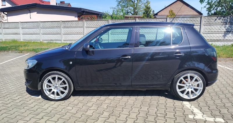 Skoda Fabia cena 16800 przebieg: 162000, rok produkcji 2011 z Sieradz małe 254